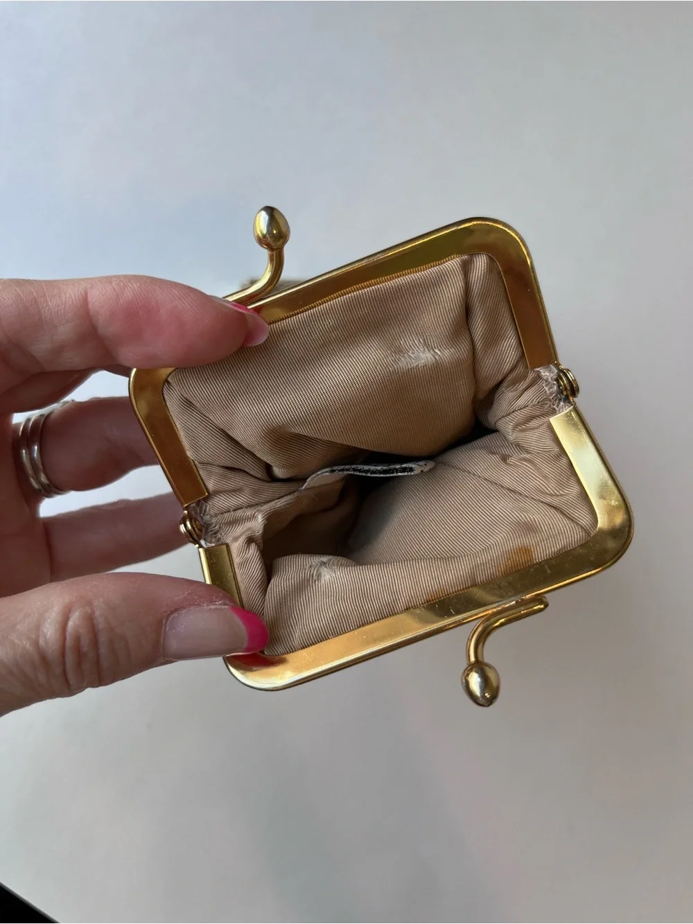 Vintage Whiting & Davis Gold Mesh Kisslock Coin Pouch Bag